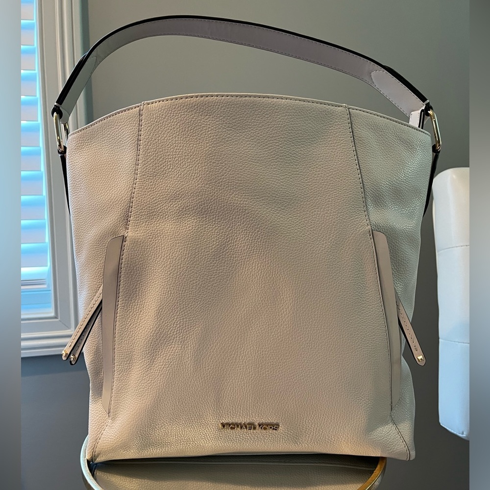 White Michael Kors bag